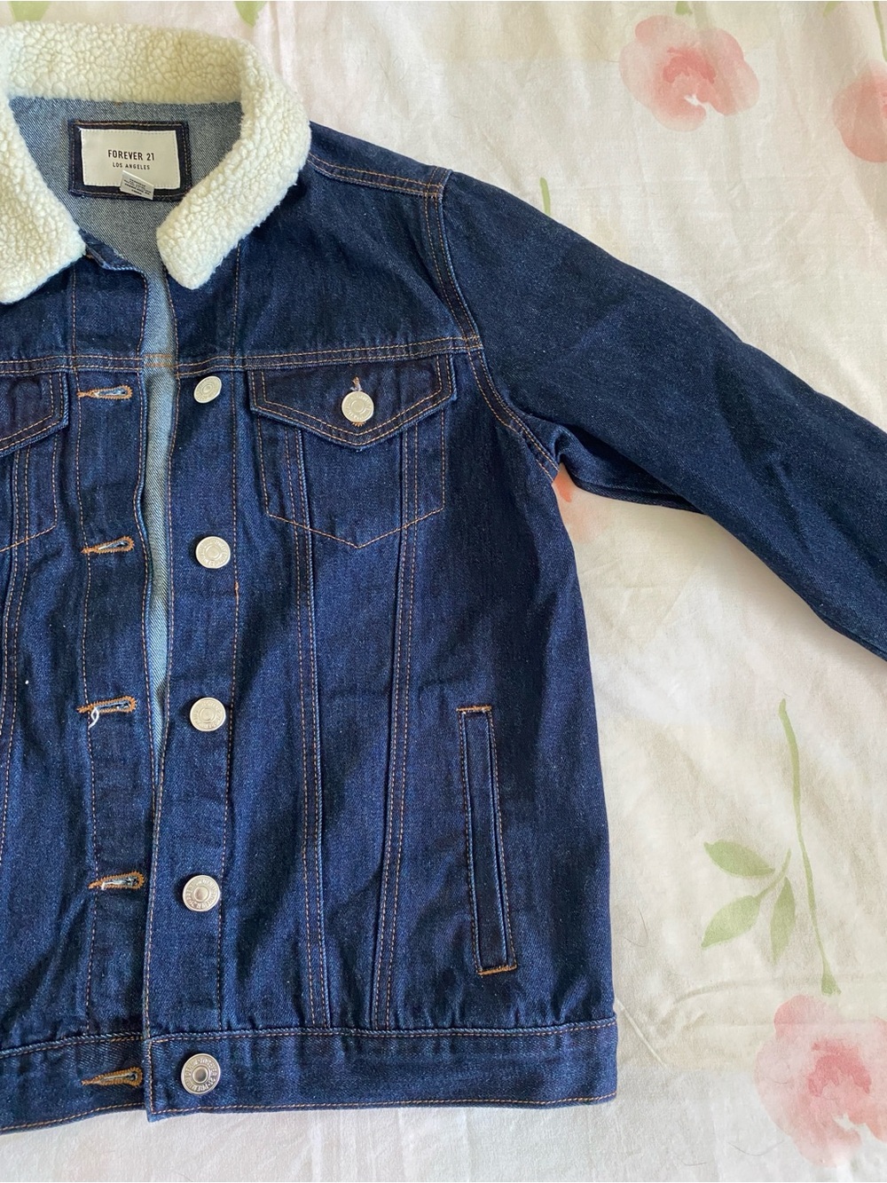Forever 21 Denim Trucker Jacket with Sherpa Collar Size Small - Picture 3 of 6